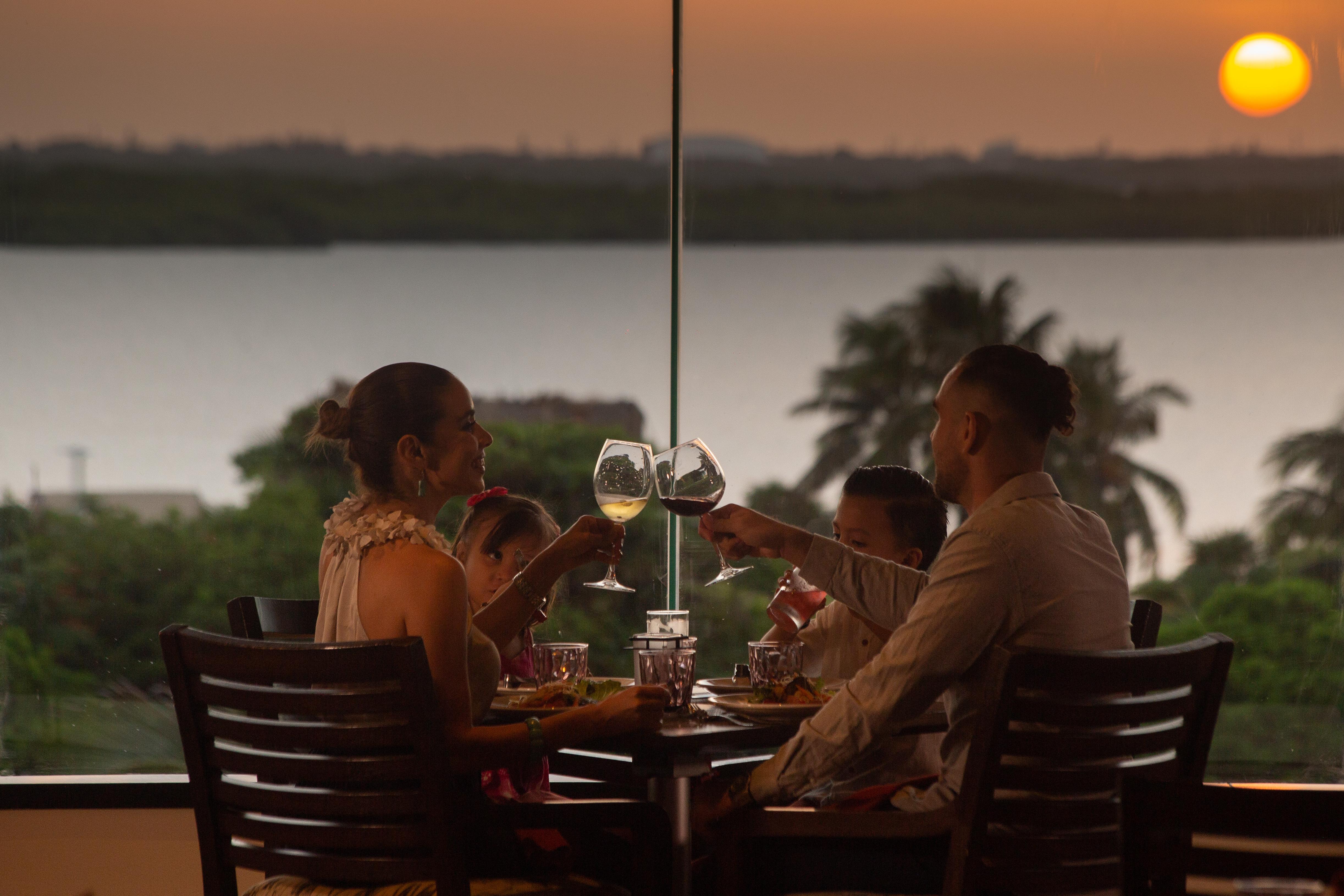 Wyndham Grand Cancun All Inclusive Resort & Villas Экстерьер фото