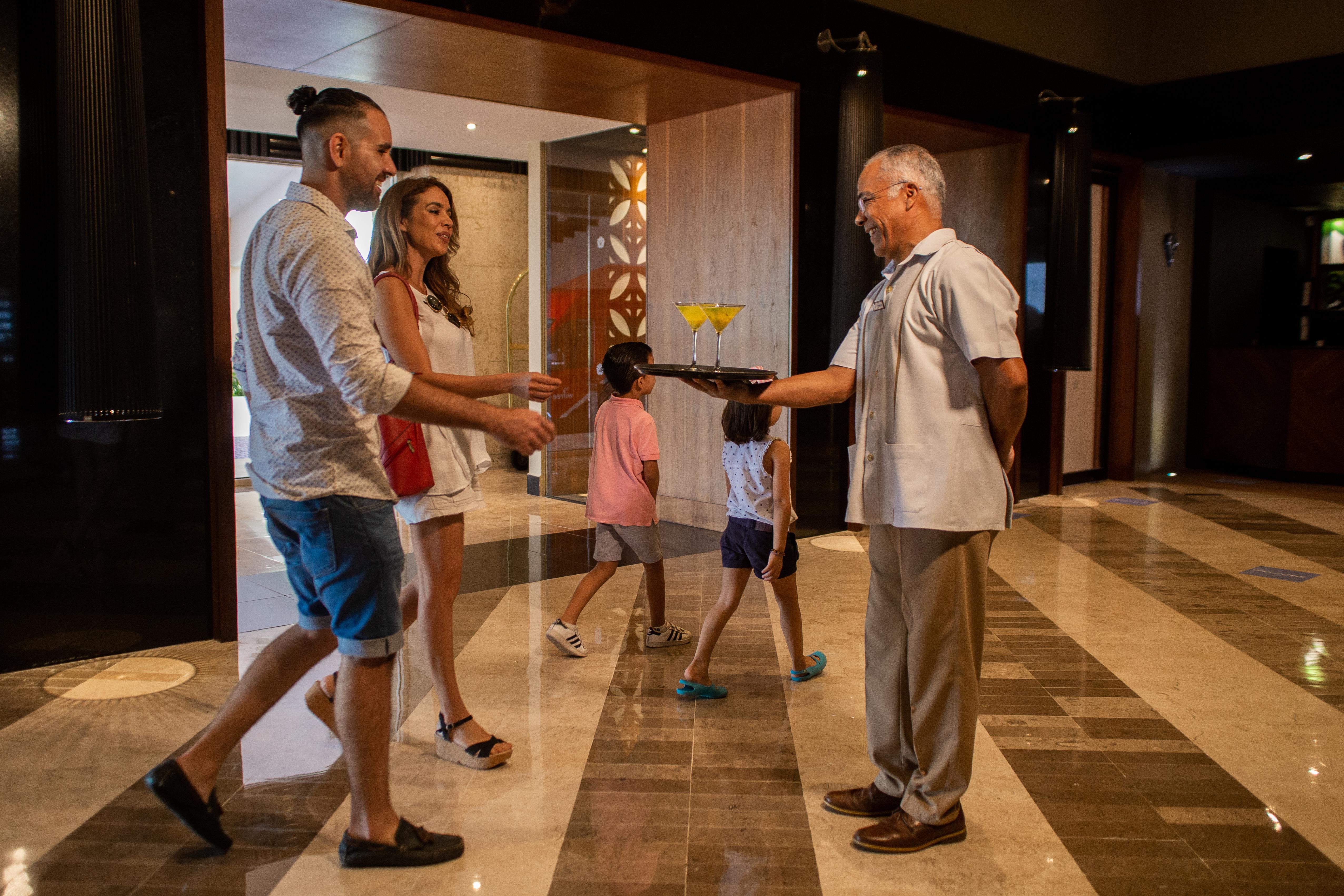 Wyndham Grand Cancun All Inclusive Resort & Villas Экстерьер фото